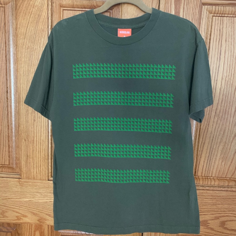 Men’s Medium Kicks HI T-Shirt